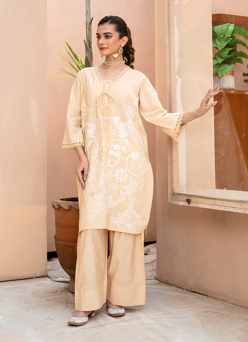 Detail Nude Beige Embroidery